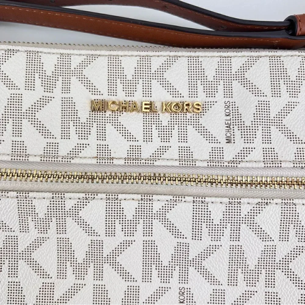 Michael Kors Bedford Signature Flat Crossbody - Vanilla